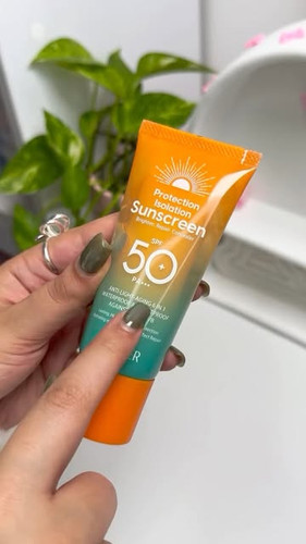 ضد آفتاب ۶ در ۱ سادور بدون رنگ SPF50